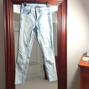 Light washed high rise skinny jeans